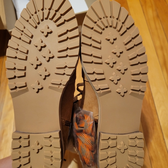 New in Box- Lands End Boots Size 7 - Picture 5 of 6